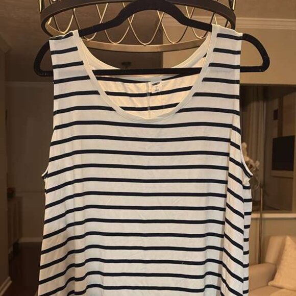 Old Navy XL NWT Black White Striped Swing Tank Top - Picture 2 of 5
